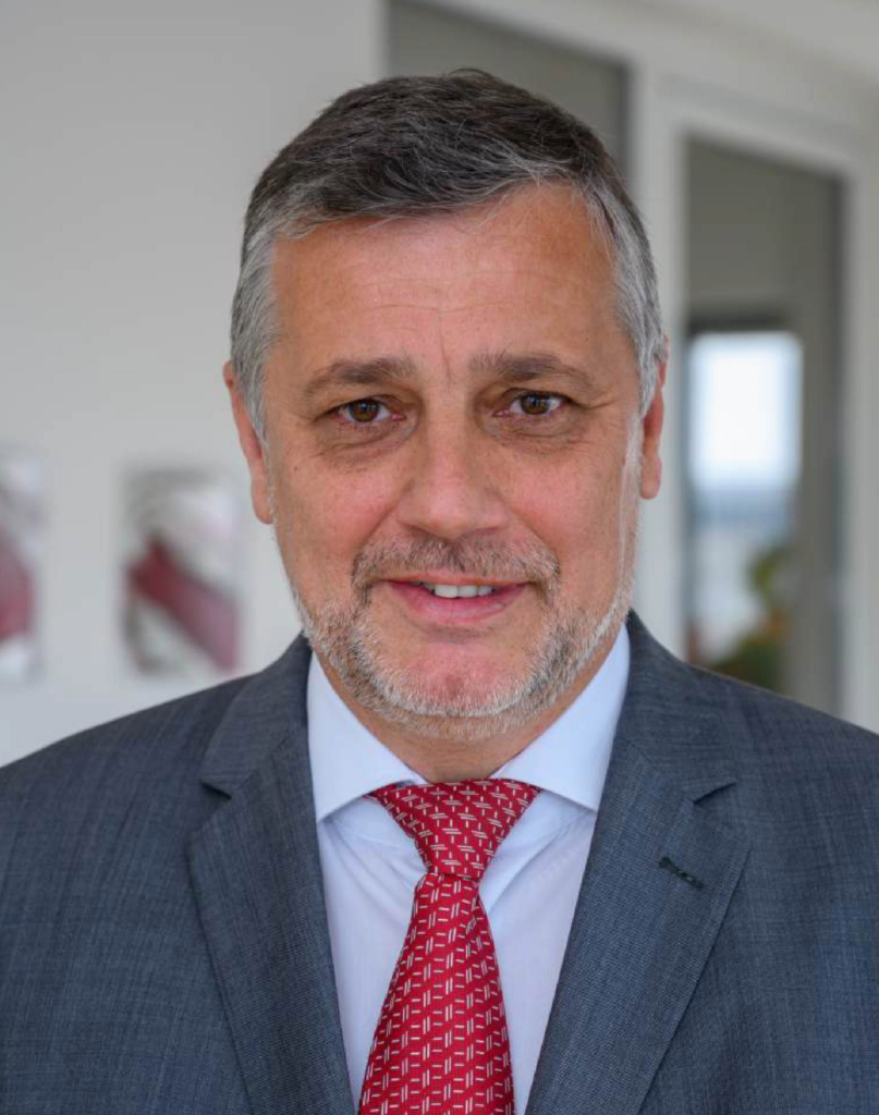 Portrait von HR Mag. Dr. Alfred Klampfer, BA